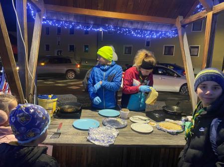 Praznični božično-novoletni bazar učencev OŠ Koroški jeklarji (13)